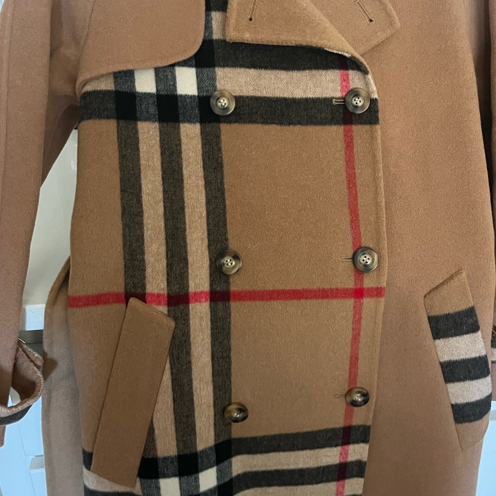 Designer Camel Trench Coat with Check Pattern